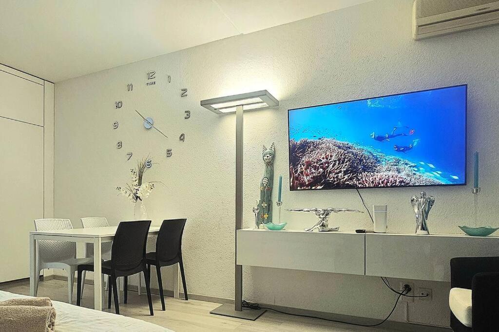 Idyllische Ferienwohnung In Bissone Bagian luar foto