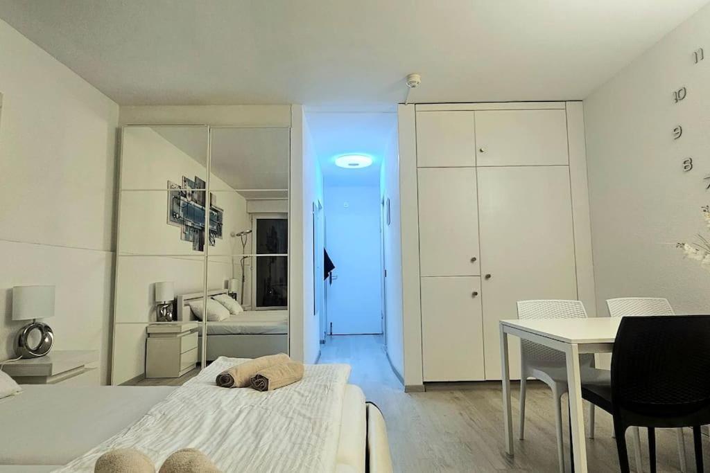Idyllische Ferienwohnung In Bissone Bagian luar foto
